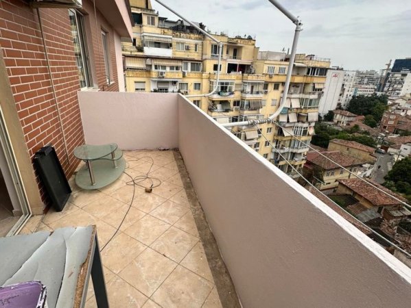 Tirane, jepet me qera apartament 2+1+parkim Kati 8, 98 m² 600 € (Selvia)