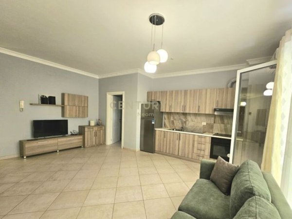 Tirane, jepet me qera apartament 2+1 Kati 2, 650 € (kopeshti zologjik)