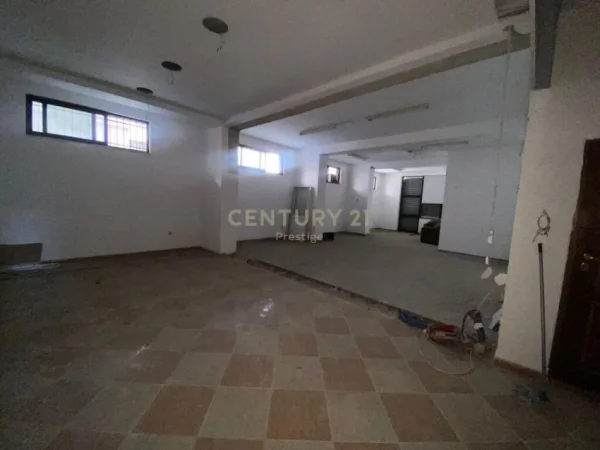 𝐓𝐢𝐫𝐚𝐧𝐞, 𝐣𝐞𝐩𝐞𝐭 𝐦𝐞 𝐪𝐞𝐫𝐚 𝐚𝐦𝐛𝐣𝐞𝐧𝐭 𝐛𝐢𝐳𝐧𝐞𝐬𝐢 𝐊𝐚𝐭𝐢 𝟏, 𝟓𝟎𝟎 𝐦² 𝟑.𝟓𝟎𝟎 € (𝐁𝐮𝐥𝐞𝐯𝐚𝐫𝐝𝐢 𝐙𝐡𝐚𝐧 𝐃𝐚𝐫𝐤, 𝐁𝐫𝐫𝐲𝐥𝐢)