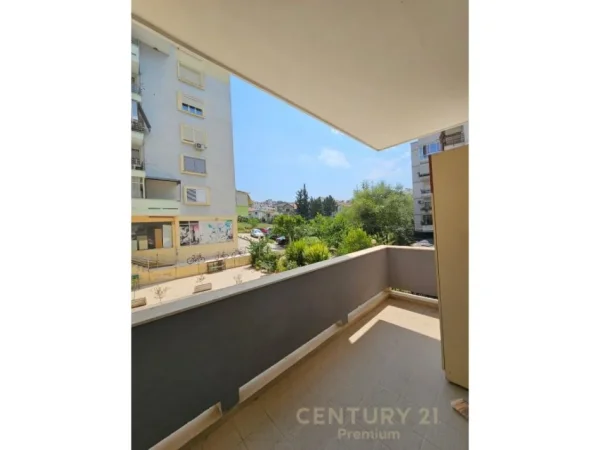 Tirane, jepet me qera apartament 2+1 Kati 1, 91 m² 500 € (ali dem)
