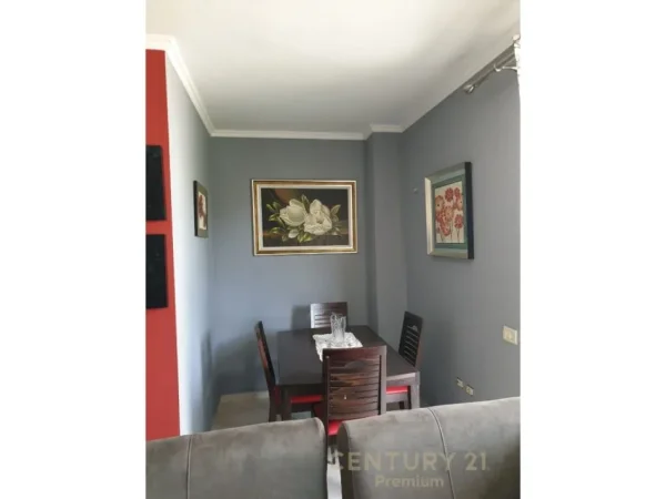 Tirane, jepet me qera apartament 2+1 Kati 1, 91 m² 500 € (ali dem)