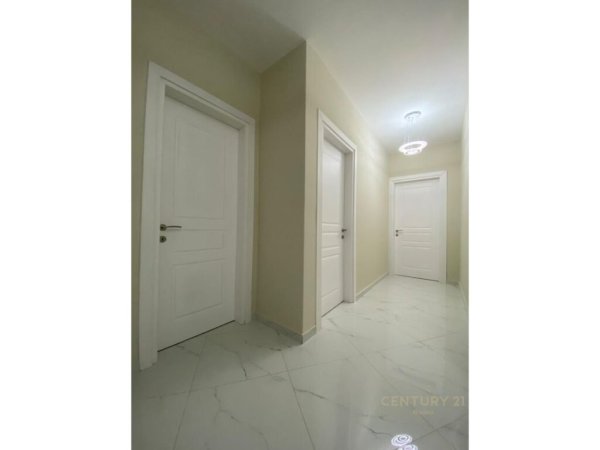 Tirane, jepet me qera apartament 2+1 Kati 6, 100 m² 800 € (prokuroria tiranes)