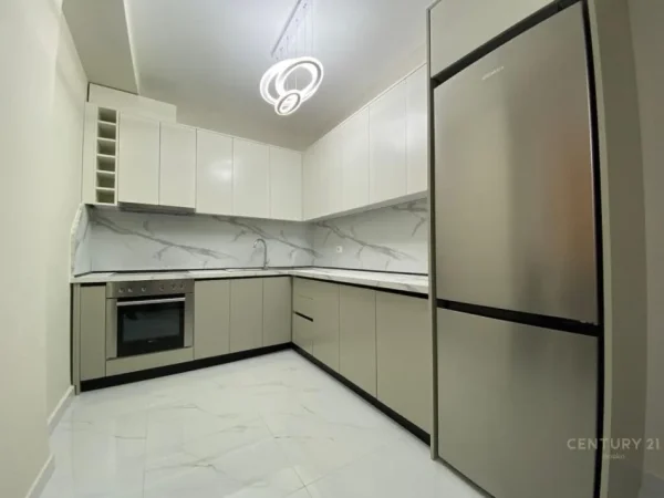 Tirane, jepet me qera apartament 2+1 Kati 6, 100 m² 800 € (prokuroria tiranes)