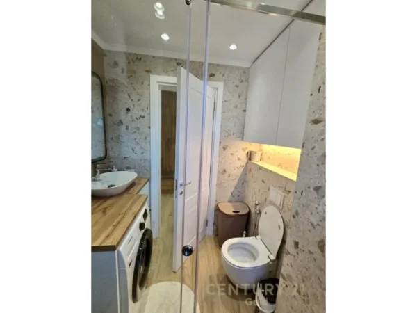 Tirane, jepet me qera apartament 1+1 Kati 1, 68 m² 550 € (sauk i ri)