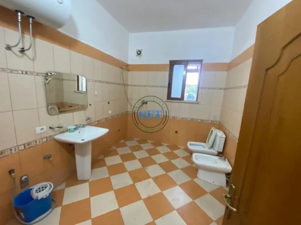 Durres, shitet apartament 3+1+Ballkon Kati 0, 144 m² 125.000 € (Shkozet, Durres)