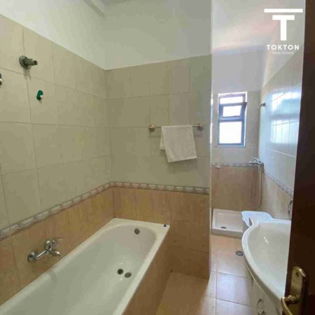 Tirane, jepet me qera apartament 2+1+Ballkon Kati 6, 95 m² 600 € (Qender Tirane)