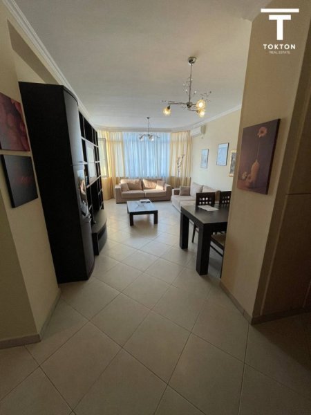 Tirane, jepet me qera 3+1+Ballkon Kati 8, 700 € (KOMUNA PARISIT)