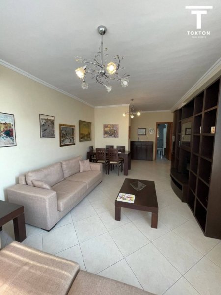 Tirane, jepet me qera 3+1+Ballkon Kati 8, 700 € (KOMUNA PARISIT)