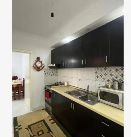 Tirane, shitet apartament 1+1 Kati 1, 45 m² 65.000 € (Rruga Varri Bamit)