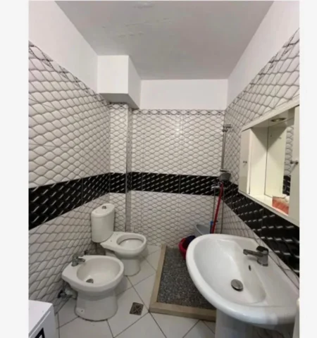 Tirane, shitet apartament 1+1 Kati 1, 45 m² 65.000 € (Rruga Varri Bamit)