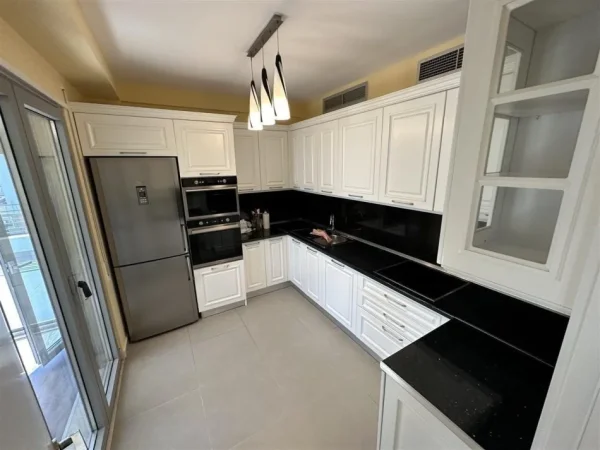 Tirane, shitet Vile 2 Katshe Kati 2, 425 m² 590.000 € (LUNDER)