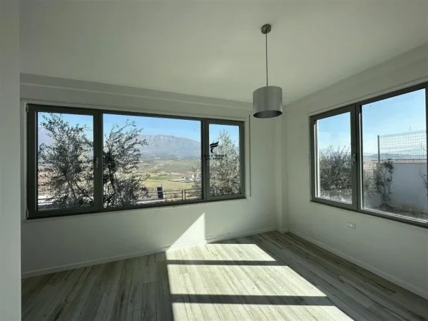 Tirane, shitet Vile 2 Katshe Kati 2, 425 m² 590.000 € (LUNDER)