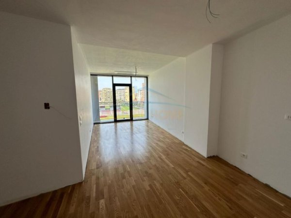 Tirane, jepet me qera apartament 2+1 Kati 4, 92 m² 1.200 € (Lake View)