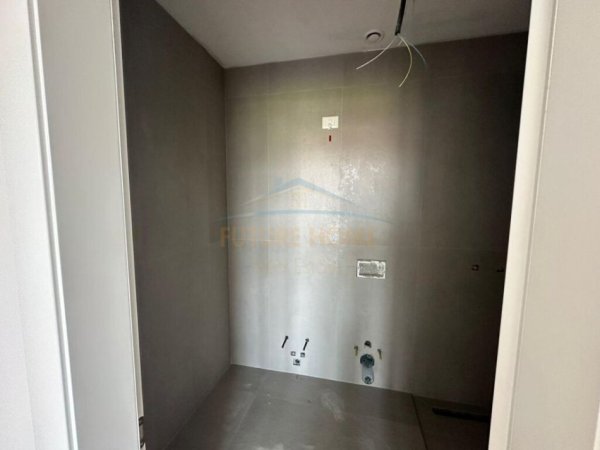 Tirane, jepet me qera apartament 2+1 Kati 4, 92 m² 1.200 € (Lake View)