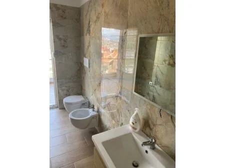 Tirane, jepet me qera 1+1 Kati 2, 67 m² 300 € (Rruga Ramazan Shushku Farkë,Shqipëria AREA42887)