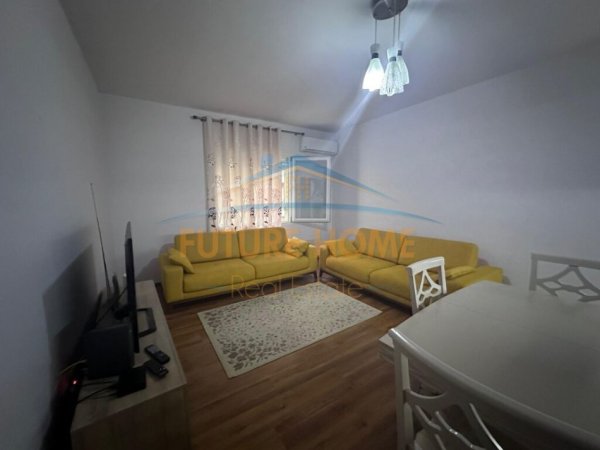 Tirane, jepet me qera apartament 2+1+Post Parkimi Kati 1, 105 m² 750 € (Liqeni i Thatë)