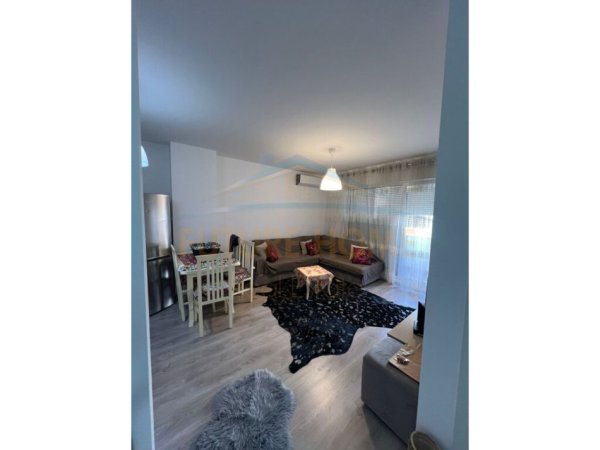 Tirane, jepet me qera apartament 1+1 Kati 3, 60 m² 500 € (Ish Parku)