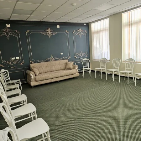 Tirane, jepet me qera ambjent biznesi Kati 1, 400 m² 1.500 € (Kombinat)