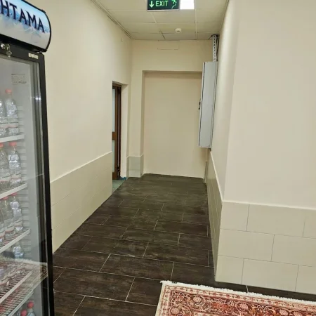 Tirane, jepet me qera ambjent biznesi Kati 1, 400 m² 1.500 € (Kombinat)