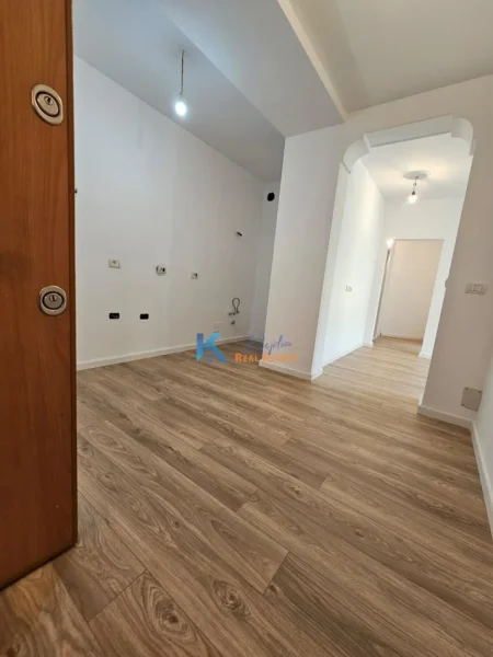 Tirane, shitet apartament 1+1+Ballkon Kati 3, 70 m² 136.000 € (Afer Shkolles se Baletit)