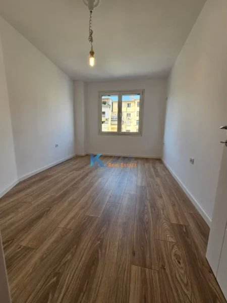 Tirane, shitet apartament 1+1+Ballkon Kati 3, 70 m² 136.000 € (Afer Shkolles se Baletit)