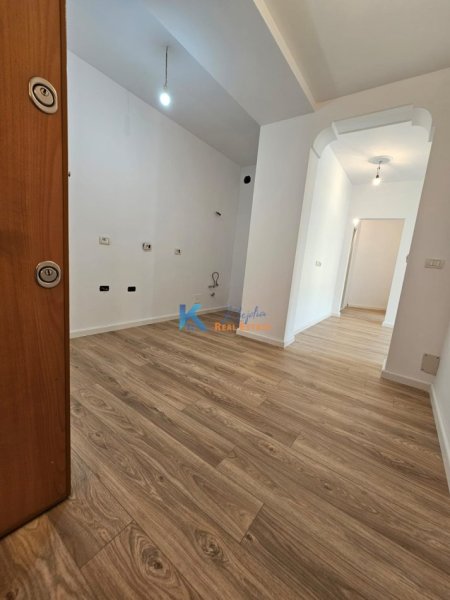 Tirane, jepet me qera apartament 1+1+Ballkon Kati 3, 70 m² 136.000 € (afer shkolles se baletit)