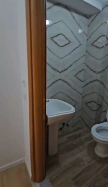 Tirane, shitet apartament 1+1+Ballkon Kati 2, 52 m² 77.000 € (FRESKU)