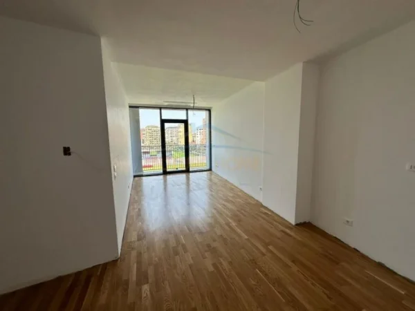 Tirane, jepet me qera zyre Kati 4, 92 m² 1.200 € (Liqeni Artificial)