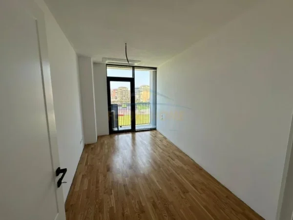 Tirane, jepet me qera zyre Kati 4, 92 m² 1.200 € (Liqeni Artificial)