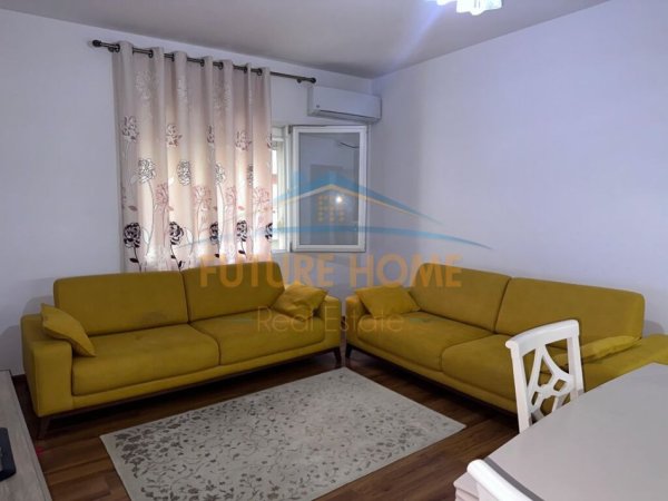 Tirane, jepet me qera apartament 2+1+Ballkon Kati 1, 105 m² 750 € (Liqeni i Thate)