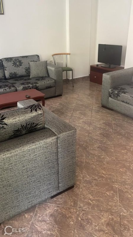 Tirane, jepet me qera apartament 1+1 Kati 2, 75 m² 350 € (SELITE)