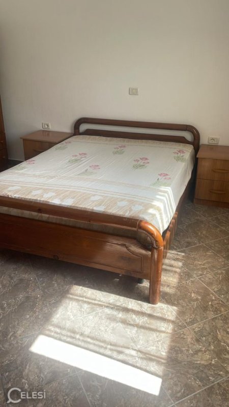 Tirane, jepet me qera apartament 1+1 Kati 2, 75 m² 350 € (SELITE)