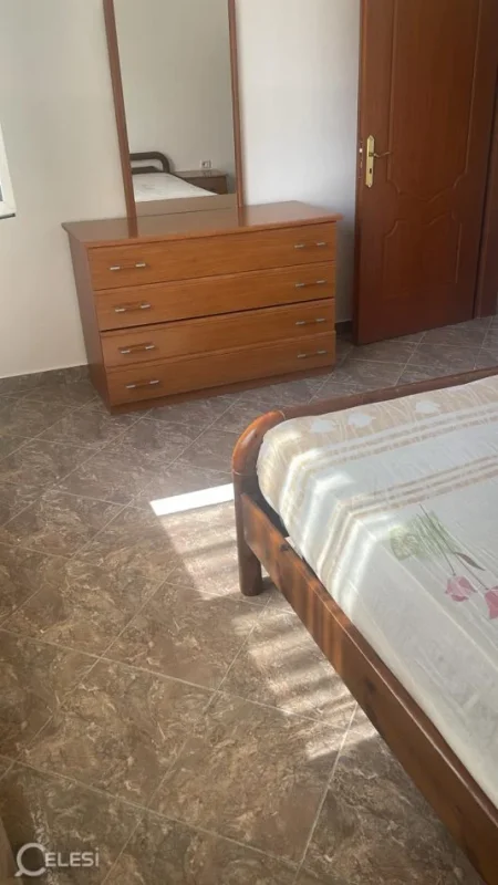 Tirane, jepet me qera apartament 1+1 Kati 2, 75 m² 350 € (SELITE)