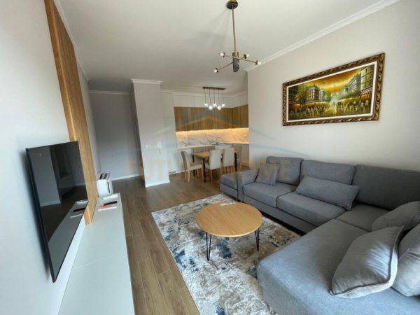 Tirane, jepet me qera apartament 2+1 Kati 8, 99 m² 850 € (Stacioni i Trenit)