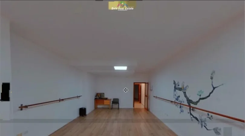 Tirane, jepet me qera zyre Kati 1, 60 m² 400 € (myslym shyri)