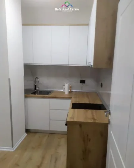 Tirane, jepet me qera apartament 1+1+Ballkon Kati 5, 60 m² 600 € (qendres)