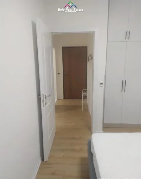 Tirane, jepet me qera apartament 1+1+Ballkon Kati 5, 60 m² 600 € (qendres)