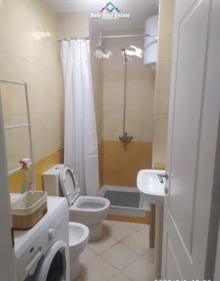 Tirane, jepet me qera apartament 1+1+Ballkon Kati 5, 60 m² 600 € (qendres)