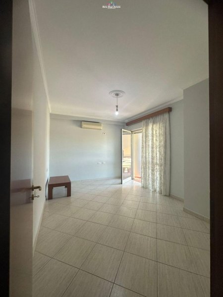 Tirane, jepet me qera zyre Kati 2, 110 m² 1.000 € (don bosko)