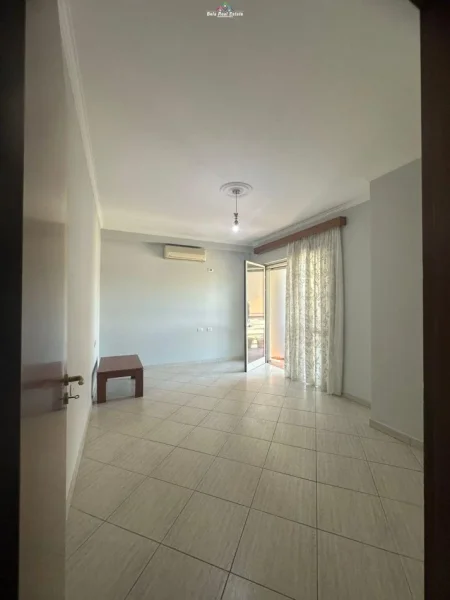 Tirane, jepet me qera zyre Kati 2, 110 m² 1.000 € (don bosko)