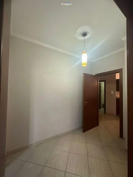 Tirane, jepet me qera zyre Kati 2, 110 m² 1.000 € (don bosko)