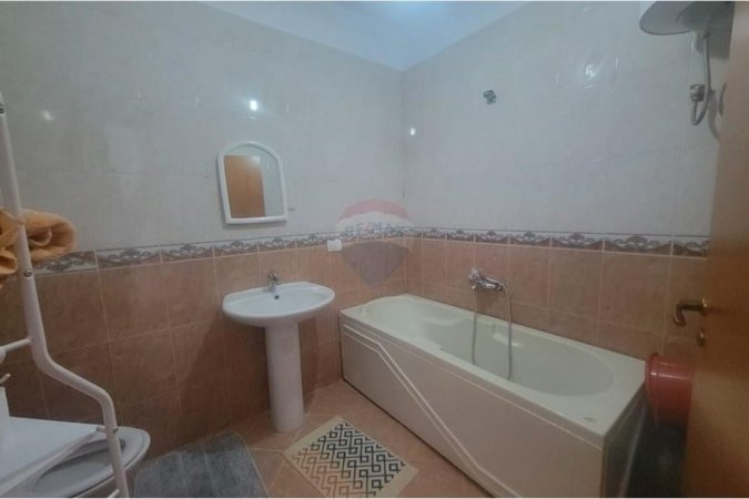 Tirane, shitet apartament 2+1 Kati 8, 120 m² 205.000 € (Bulevardi Zogu I)