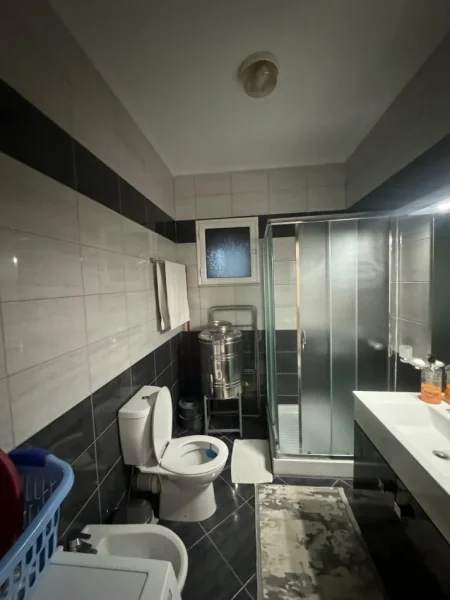 Tirane, shitet apartament 2+1+Ballkon Kati 5, 97 m² 130.000 € (Astir prane vila l)