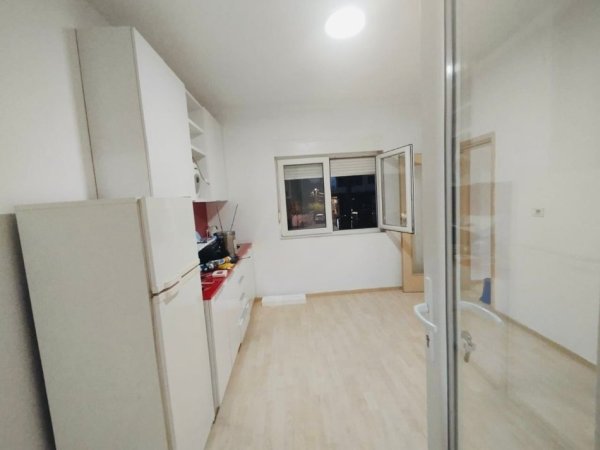 JEPET ME QIRA, APARTAMENT 4+1+2, QENDËR, TIRANË, 1000 EURO/MUAJ
