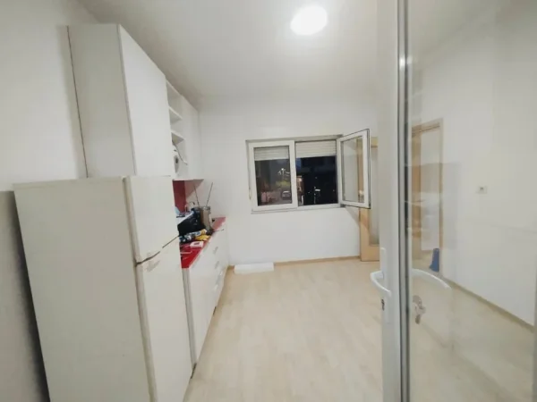 JEPET ME QIRA, APARTAMENT 4+1+2, QENDËR, TIRANË, 1000 EURO/MUAJ