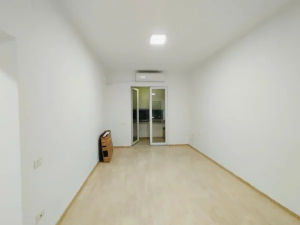 JEPET ME QIRA, APARTAMENT 4+1+2, QENDËR, TIRANË, 1000 EURO/MUAJ
