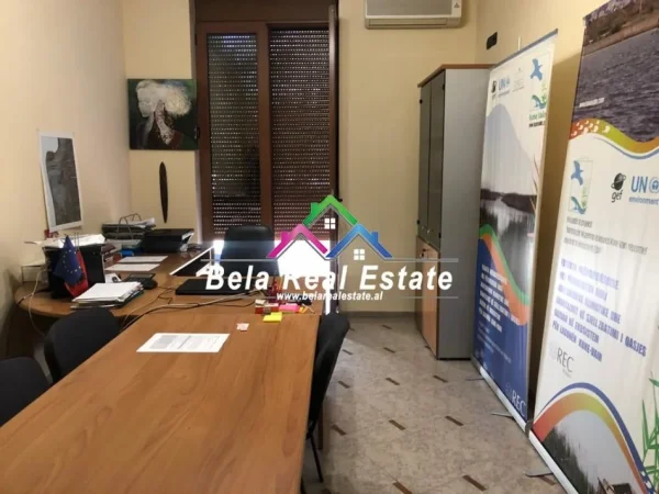 Tirane, jepet me qera zyre Kati 2, 60 m² 1.000 € (BLLOKU)