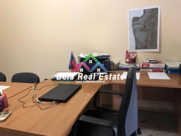Tirane, jepet me qera zyre Kati 2, 60 m² 1.000 € (BLLOKU)