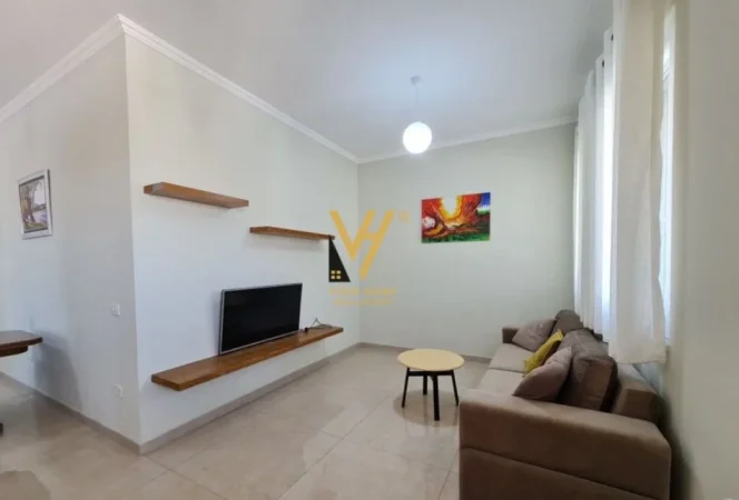 Tirane, jepet me qera apartament 2+1+Ballkon Kati 3, 130 m² 650 € (YZBERISHT)