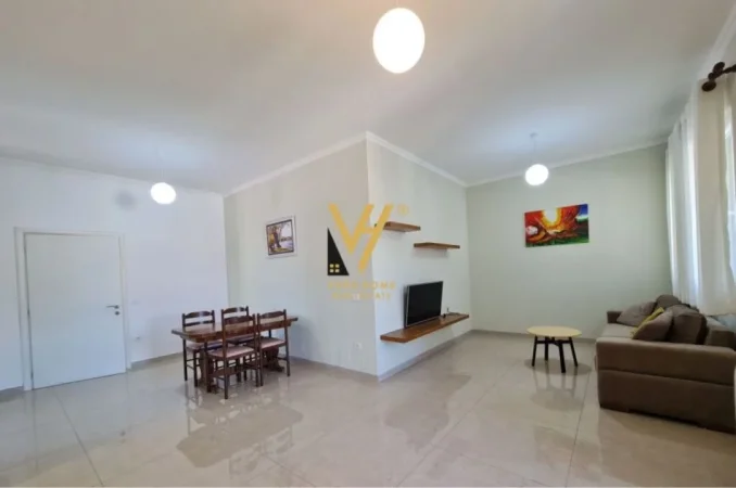 Tirane, jepet me qera apartament 2+1+Ballkon Kati 3, 130 m² 650 € (YZBERISHT)